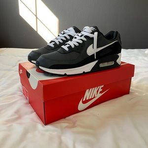 Men’s Nike Air Max 90’s - Wolf Grey - Size 10